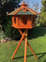 DARLUX Vogel Futter Haus XL Futterstelle Sechseck Holz mit Ständer Braun/ Grün Garten Vogelfutterhaus Wetterfest
