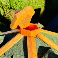 DARLUX Vogel Futter Haus XL Futterstelle Sechseck Holz mit Ständer Braun/ Grün Garten Vogelfutterhaus Wetterfest