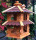DARLUX Vogelvilla L Sechseck Doppelstock Holz Vogelhaus + Ständer Braun/ Rot Garten Vogelfutterhaus Wetterfest