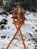 DARLUX Vogelvilla L Sechseck Doppelstock Holz Vogelhaus + Ständer Braun/ Blau Garten Vogelfutterhaus Wetterfest