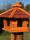 DARLUX Vogelfutterhaus M I Futterstelle I Sechseck Vogelhaus I aus Holz I Braun/ RotI Garten I Vogelfutterhaus I Wetterfest