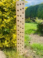 DARLUX Garten Wildbienen- Insektenhotel Nisthilfe Hartholz Stamm Naturbelassen H=600 mm  Hartholz Stamm Freistehend oder Hängend