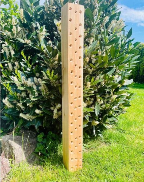 DARLUX Garten Wildbienen- Insektenhotel Nisthilfe Hartholz Stamm Naturbelassen 900 mm  Hartholz Stamm Freistehend