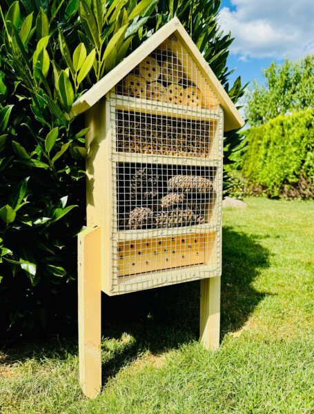 DARLUX Garten Holz Insektenhotel L Wildbienen-Nisthilfe Insektenhaus Naturbelassen Wetterfest Artgerecht Freistehend