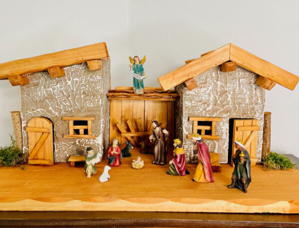 DARLUX Weihnachts- Holz Krippe + Figuren Dekoration Handgefertigt Holzschnitzerei Jahreszeitliche Dekoration