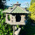 DARLUX Vogelfutterhaus XL Sechseck Holz Vogelhaus Futterstelle Braun/ Grün Garten Vogelfutterhaus Wetterfest