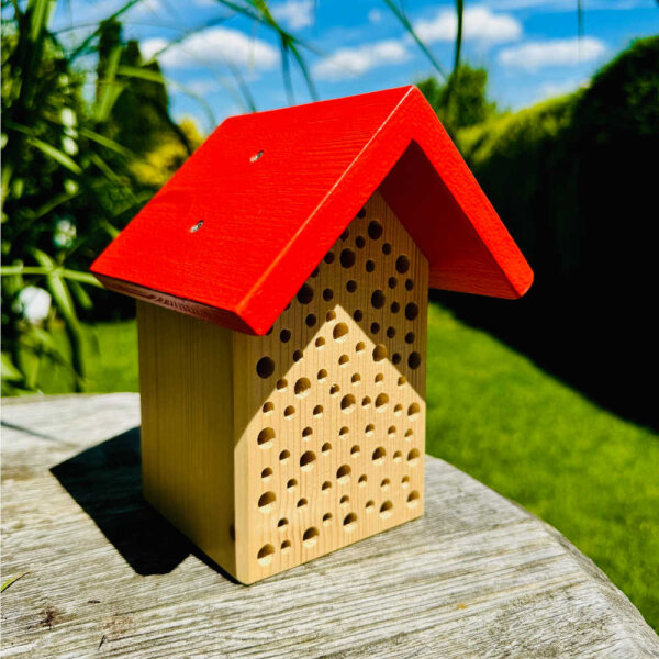 DARLUX Garten Wildbienen- Insektenhotel Nisthilfe Holzstamm Natur/ Dach Rot zum Hängen o. Stellen  180 mm Wetterfest Artgerecht nach NABU