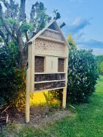 DARLUX Garten Holz Insektenhotel XXL Wildbienen-Nisthilfe Insektenhaus Natur Freistehend