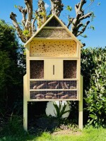 DARLUX Garten Holz Insektenhotel XXL Wildbienen-Nisthilfe Insektenhaus Natur Freistehend
