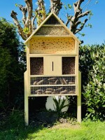 DARLUX Garten Holz Insektenhotel XXL Wildbienen-Nisthilfe Insektenhaus Natur Freistehend
