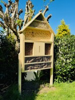 DARLUX Garten Holz Insektenhotel XXL Wildbienen-Nisthilfe Insektenhaus Natur Freistehend
