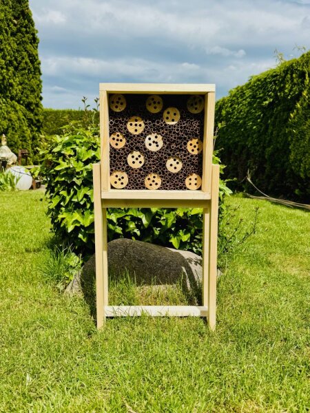 DARLUX Garten Holz Insektenhotel Wildbienen-Nisthilfe Rechteckiges Insektenhaus Naturbelassen mit Ständer