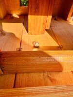 DARLUX Rechteckiges Vogel Futter Haus Holz Vogelhaus + Ständer Braun / Rot